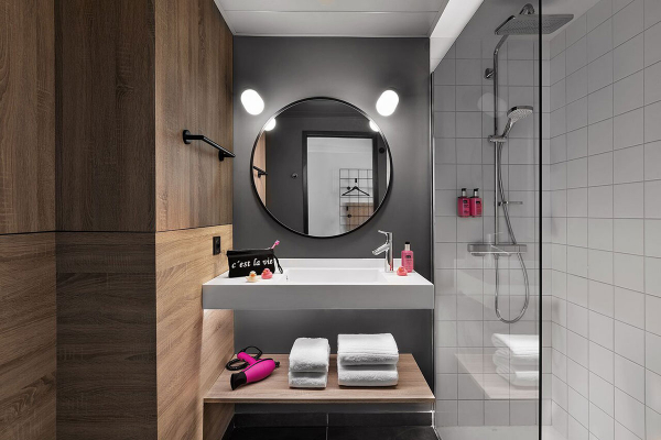 Salle de bain &copy; Moxy Lyon Airport