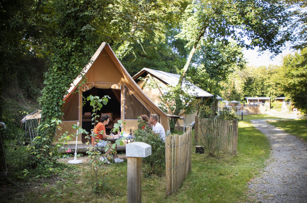 Tentes du Camping de Lyon &copy; Huttopia