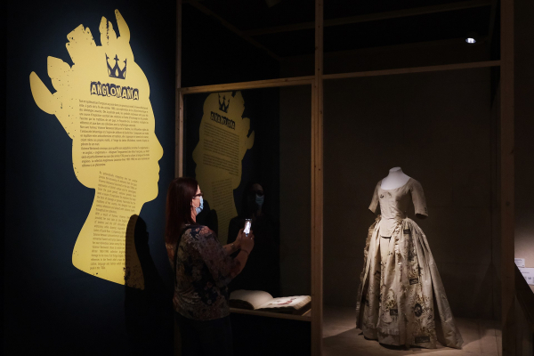 Vivienne Westwood. Art, mode et subversion. La collection Lee Price au mus&eacute;e des Tissus, 2020-2021. &copy; Lyon, mus&eacute;e des Tissus / Pierre Verrier