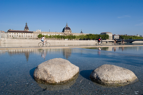 Les Berges du Rh&ocirc;ne face au Grand H&ocirc;tel-Dieu &copy; Tristan Deschamps / ONLY LYON Tourisme et Congr&egrave;s