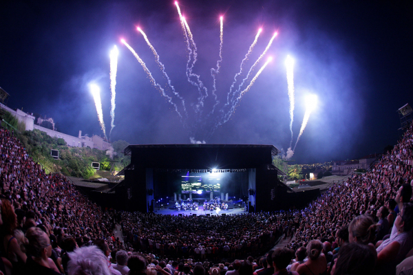 L'ambiance des Nuits de Fourvi&egrave;re &copy; Loll Willems