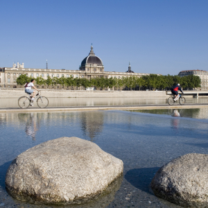L'Hôtel-Dieu depuis le Rhône ©T-Deschamps
